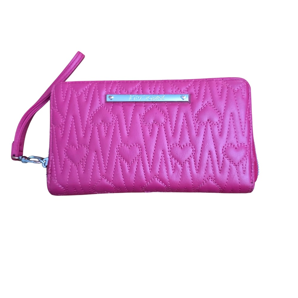 Betsey Johnson Fuchsia Pink Heart Quilted Chevron‎ Zip Around Wristlet Wallet